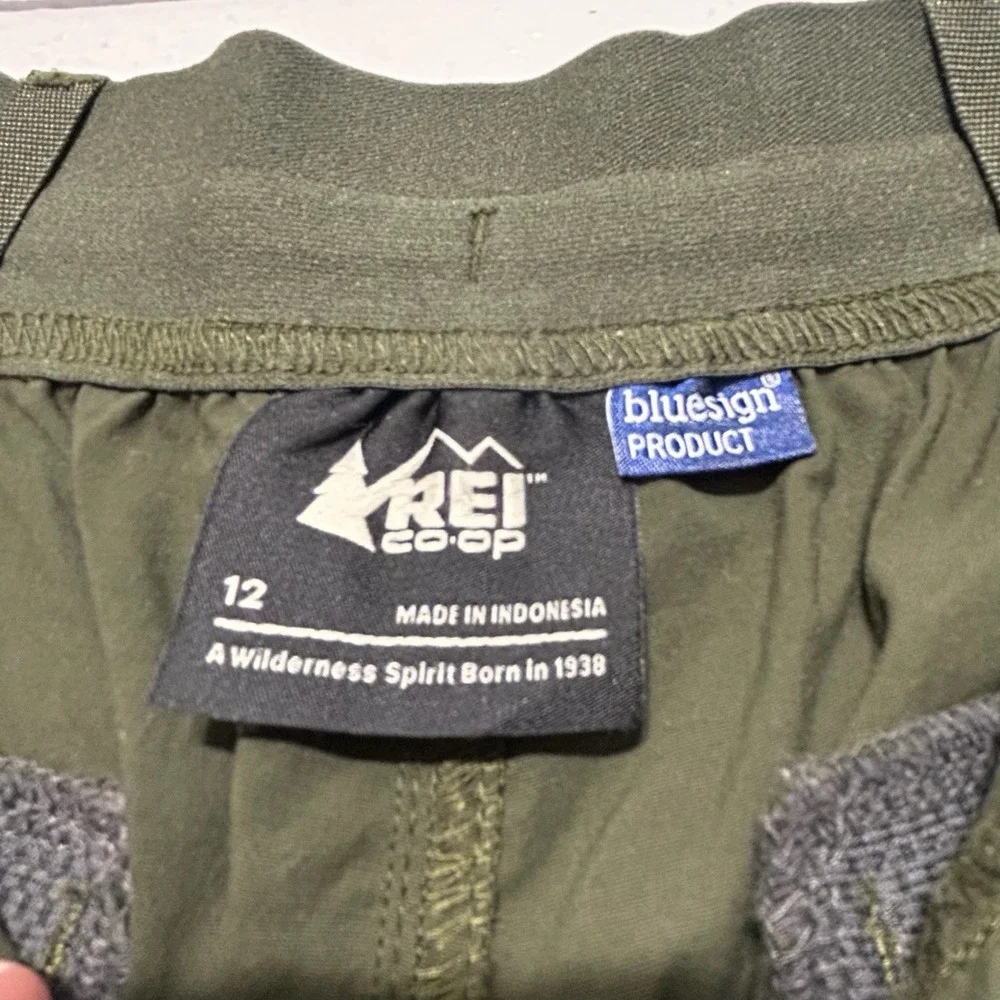 REI Co-Op Green Cargo Hiking Outdoor Shorts Womens Size 12 Nylon- FLAW‎